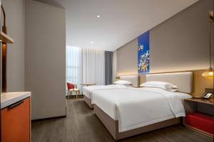 Postel nebo postele na pokoji v ubytování Chengdu Echeng Hotel Chunxi Road Taikoo Li