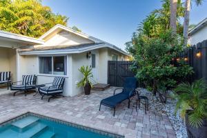 Fotografie z fotogalerie ubytování West Palm Beach Bungalow with Swimming Pool v destinaci West Palm Beach