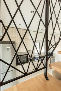 Postel nebo postele na pokoji v ubytování BEQUEST Corinthian Luxury suites