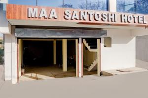 Fotografie z fotogalerie ubytování Hotel O Maa Santoshi v destinaci Jhūsi