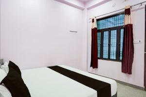 Postel nebo postele na pokoji v ubytování Hotel O Maa Santoshi