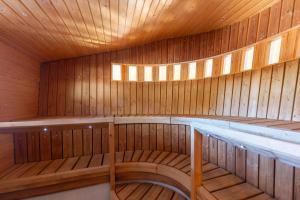an inside of a sauna with wooden walls and windows at Vaeltajanmaja in Saariselka