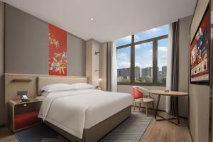 Postel nebo postele na pokoji v ubytování Chengdu Echeng Hotel Chunxi Road Taikoo Li