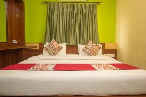 Postel nebo postele na pokoji v ubytování Hotel O Gitanjali Inn
