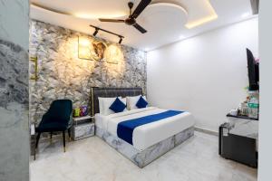 Amaze Stays Noida Sector 70客房内的一张或多张床位
