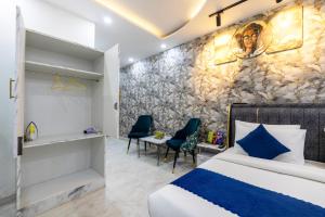 Amaze Stays Noida Sector 70客房内的一张或多张床位