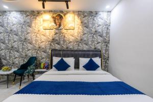Amaze Stays Noida Sector 70客房内的一张或多张床位