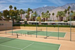Tenis a/nebo squash v ubytování Desert Isle Resort nebo okolí