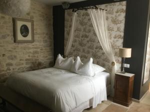 Postel nebo postele na pokoji v ubytování LE MAS DES AUGES