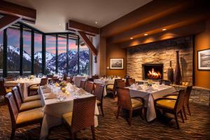Everline Resort and Spa, Lake Tahoe餐厅或其他用餐的地方