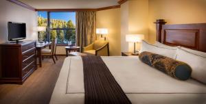 Everline Resort and Spa, Lake Tahoe客房内的一张或多张床位