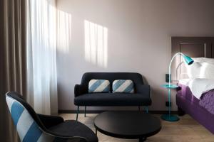Zona de estar de Story Hotel Signalfabriken, part of JdV by Hyatt