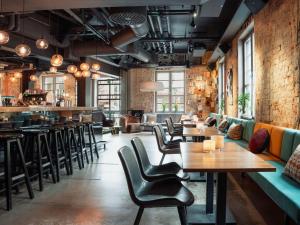Zona de estar de Story Hotel Signalfabriken, part of JdV by Hyatt