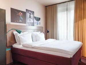 Cama o camas de una habitación en Story Hotel Signalfabriken, part of JdV by Hyatt