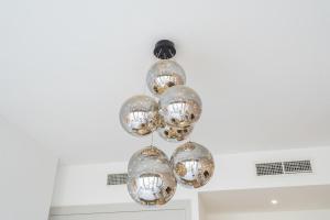 Imagen de la galería de An Exceptional Studio in JVC that Sleeps 2!, en Dubái