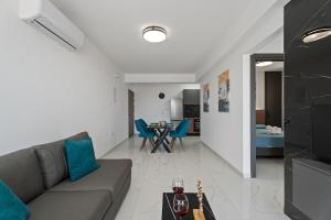Χώρος καθιστικού στο Modern 2BR Apartment Near Ayia Napa - Anastasia 101