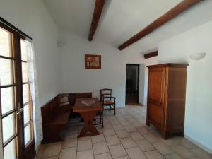 Posedenie v ubytovaní L' ABBADIE