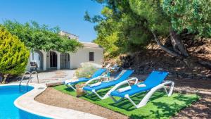 Bazén v ubytování Cortijo Benamayor Torrox by Ruralidays nebo v jeho okolí