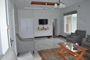 a living room with a couch and a table at Astoria Hill Resort in Mingāora