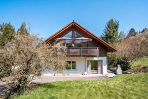 a house with a balcony on top of it at Ferienwohnungen am Gunzenbach in Baden-Baden