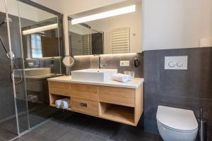 Ein Badezimmer in der Unterkunft Der Unterwirt Guesthouse and Restaurant