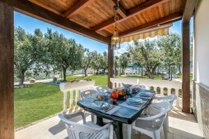 En have udenfor Stella Marina with Pool 100 m from beach