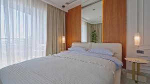 Ένα ή περισσότερα κρεβάτια σε δωμάτιο στο Qoople Legend A40 prime sea location apartment +40 φωτογραφίες