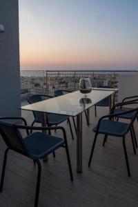 EDEL Luxury Apartments的阳台或露台