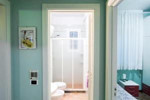 a bathroom with a white toilet in a room at Welcome to our Home Villetta Baia Verde Gallipoli in Baia Verde