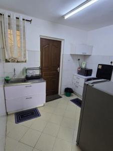 Kuchyň nebo kuchyňský kout v ubytování Milimani 2 BR By Skyline Villa