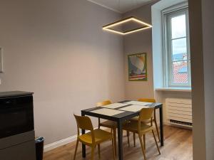 a dining room with a table and chairs at Le Vele Rooms - Trieste Reception in Trieste