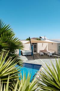 Swimmingpoolen hos eller tæt på CASA FATIMA Villa with heated pool and jacuzzi