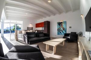 Et opholdsområde på CASA FATIMA Villa with heated pool and jacuzzi