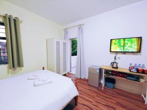 TV a/nebo společenská místnost v ubytování Cloud Tree Inn Boutique Guesthouse XiChong DaPeng ShenZhen 深圳大鹏西涌云树里民宿Yun Shu Li