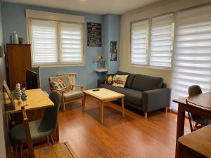 a living room with a couch and a table at La Casa de Rober in Vargas