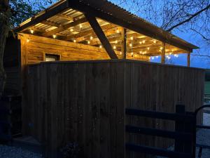 Foto dalla galleria di Rustic Charm Cabin a Naas
