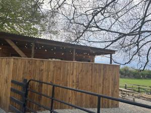 Foto dalla galleria di Rustic Charm Cabin a Naas