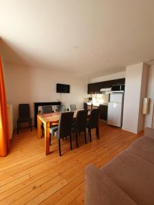 Køkken eller tekøkken på Manoir Le Castel & Villa Beaumaris