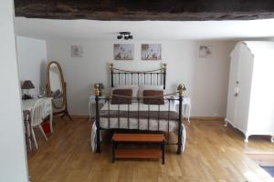 Postel nebo postele na pokoji v ubytování Chambres et table d'hôtes du Vieil Hêtre