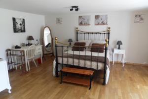 Postel nebo postele na pokoji v ubytování Chambres et table d'hôtes du Vieil Hêtre