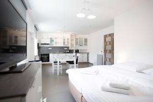 Posteľ alebo postele v izbe v ubytovaní Amenity Apartmány Perná