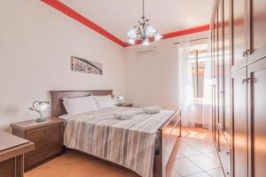 Letto o letti in una camera di Riva Verde