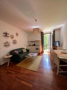 A seating area at Appartamento in Villa Storica