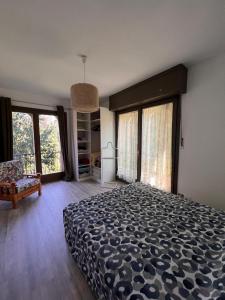 A bed or beds in a room at Appartamento in Villa Storica