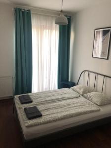 Ένα ή περισσότερα κρεβάτια σε δωμάτιο στο Platan 3