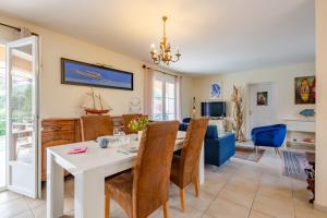 Φωτογραφία από το άλμπουμ του Maison du Pointu - Piscine privée σε Le Thoronet