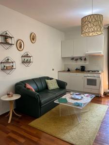 A kitchen or kitchenette at Appartamento in Villa Storica