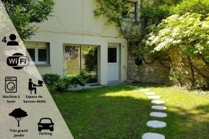 a house with a yard with a sign in front of it at Souffle d'air-nature, Plain-pied, Rénové en août in Conflans-Sainte-Honorine