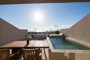 The swimming pool at or close to Illusion Suites