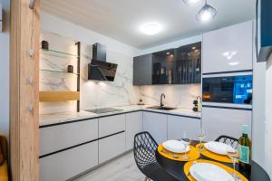 Køkken eller tekøkken på MyFlat Wave Beach43 Apartment + 35 billeder